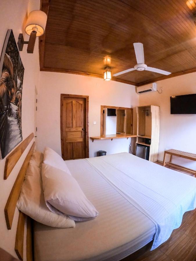 New Breeze Thoddoo Inn Exterior foto