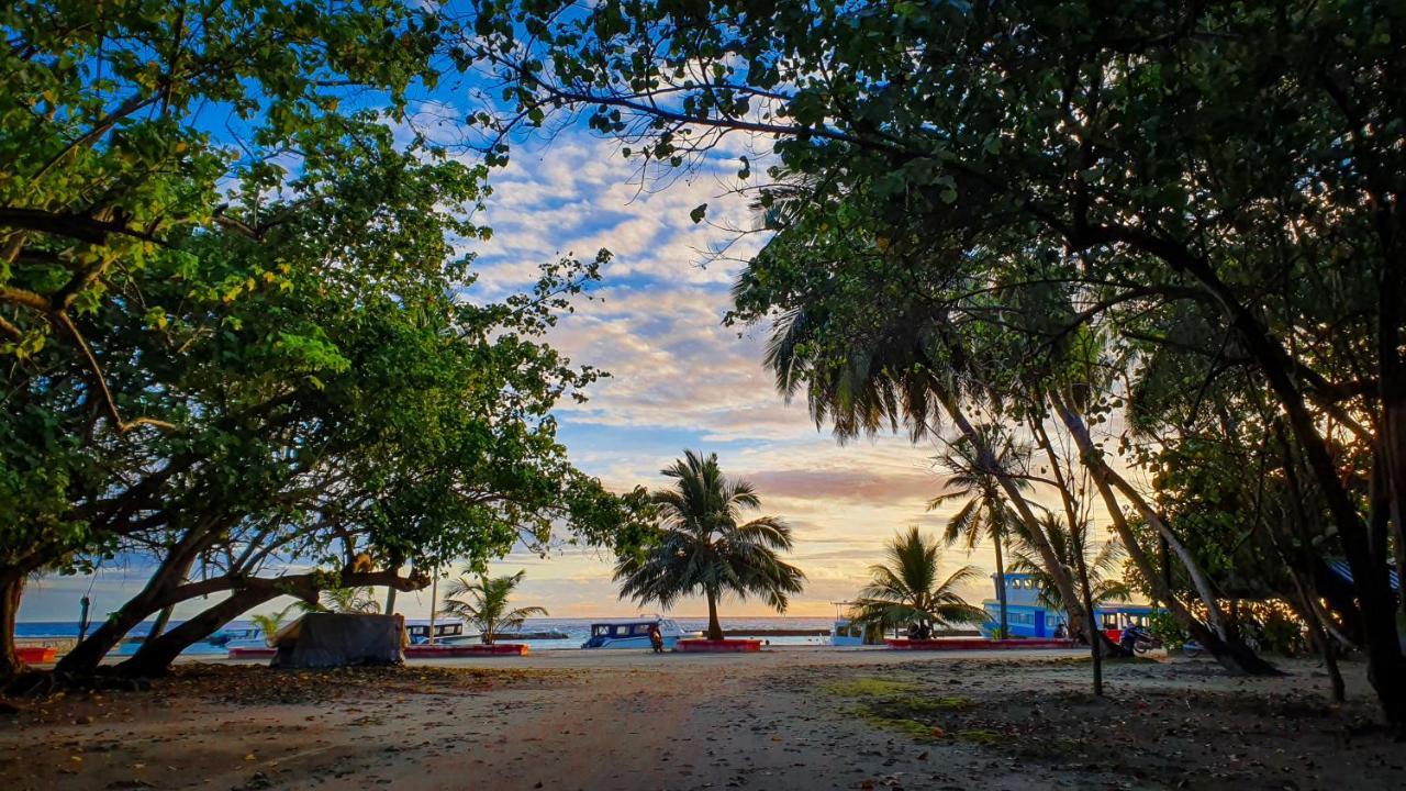New Breeze Thoddoo Inn Exterior foto